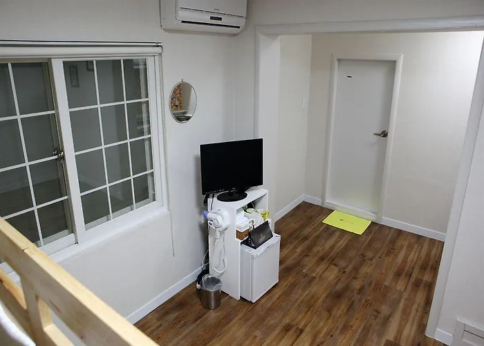 Guest house 24 Namsan Garden 2*